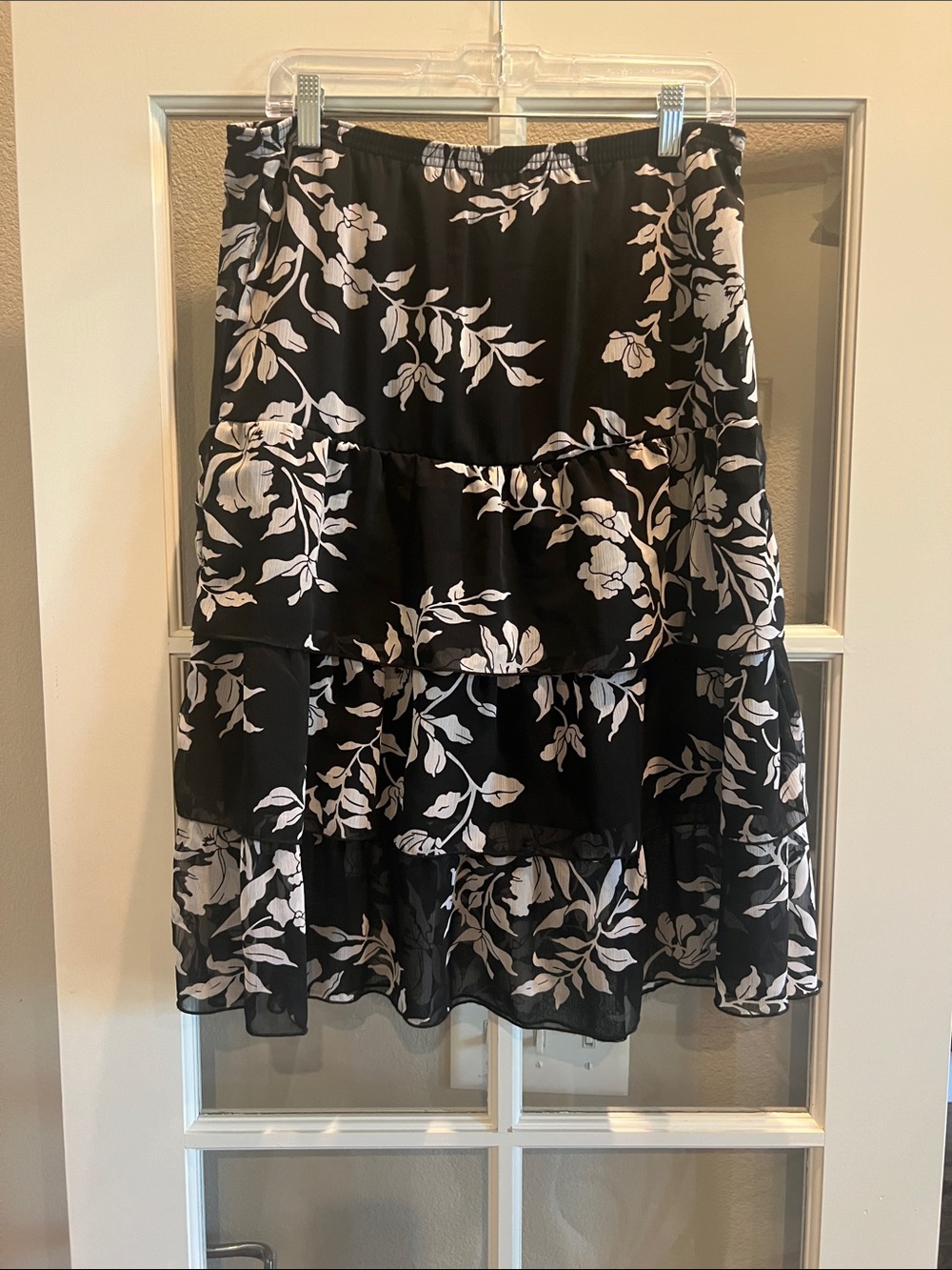 🎯 2/$5 Elementz Black Floral Tiered Midi Skirt with White Print Size Small